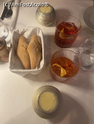 [P08] Restaurant Savart - cele 2 chifle calde, 'suporturile' cu unt si Negroni langa ele » foto by mishu
 - 
<span class="allrVoted glyphicon glyphicon-heart hidden" id="av1417826"></span>
<a class="m-l-10 hidden" id="sv1417826" onclick="voting_Foto_DelVot(,1417826,4083)" role="button">șterge vot <span class="glyphicon glyphicon-remove"></span></a>
<a id="v91417826" class=" c-red"  onclick="voting_Foto_SetVot(1417826)" role="button"><span class="glyphicon glyphicon-heart-empty"></span> <b>LIKE</b> = Votează poza</a> <img class="hidden"  id="f1417826W9" src="/imagini/loader.gif" border="0" /><span class="AjErrMes hidden" id="e1417826ErM"></span>