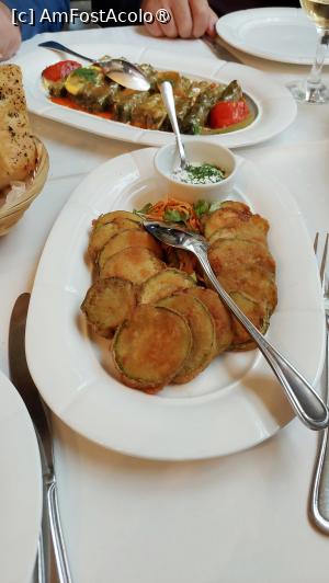 [P27] Aperitivele: sărmăluțe în foi de viță și dovlecei pane cu sos tzatziki » foto by Carmen Ion
 - 
<span class="allrVoted glyphicon glyphicon-heart hidden" id="av1405937"></span>
<a class="m-l-10 hidden" id="sv1405937" onclick="voting_Foto_DelVot(,1405937,4083)" role="button">șterge vot <span class="glyphicon glyphicon-remove"></span></a>
<a id="v91405937" class=" c-red"  onclick="voting_Foto_SetVot(1405937)" role="button"><span class="glyphicon glyphicon-heart-empty"></span> <b>LIKE</b> = Votează poza</a> <img class="hidden"  id="f1405937W9" src="/imagini/loader.gif" border="0" /><span class="AjErrMes hidden" id="e1405937ErM"></span>