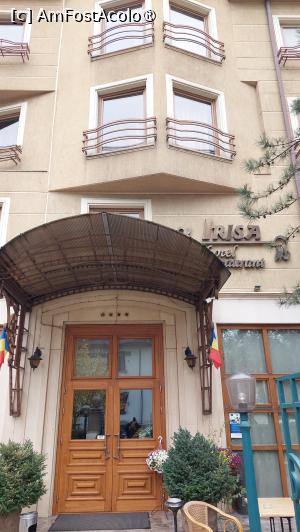 [P06] Intrarea la hotel-restaurant Irisa » foto by Carmen Ion
 - 
<span class="allrVoted glyphicon glyphicon-heart hidden" id="av1405916"></span>
<a class="m-l-10 hidden" id="sv1405916" onclick="voting_Foto_DelVot(,1405916,4083)" role="button">șterge vot <span class="glyphicon glyphicon-remove"></span></a>
<a id="v91405916" class=" c-red"  onclick="voting_Foto_SetVot(1405916)" role="button"><span class="glyphicon glyphicon-heart-empty"></span> <b>LIKE</b> = Votează poza</a> <img class="hidden"  id="f1405916W9" src="/imagini/loader.gif" border="0" /><span class="AjErrMes hidden" id="e1405916ErM"></span>
