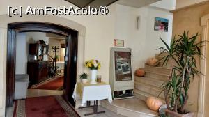 [P09] Hotel Irisa - holul de intrare » foto by Carmen Ion
 - 
<span class="allrVoted glyphicon glyphicon-heart hidden" id="av1405919"></span>
<a class="m-l-10 hidden" id="sv1405919" onclick="voting_Foto_DelVot(,1405919,4083)" role="button">șterge vot <span class="glyphicon glyphicon-remove"></span></a>
<a id="v91405919" class=" c-red"  onclick="voting_Foto_SetVot(1405919)" role="button"><span class="glyphicon glyphicon-heart-empty"></span> <b>LIKE</b> = Votează poza</a> <img class="hidden"  id="f1405919W9" src="/imagini/loader.gif" border="0" /><span class="AjErrMes hidden" id="e1405919ErM"></span>