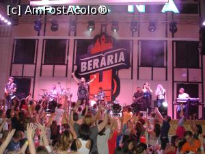 [P07] Berăria H - atmosfera de la concert Smiley » foto by ANILU
 - 
<span class="allrVoted glyphicon glyphicon-heart hidden" id="av772526"></span>
<a class="m-l-10 hidden" id="sv772526" onclick="voting_Foto_DelVot(,772526,4083)" role="button">șterge vot <span class="glyphicon glyphicon-remove"></span></a>
<a id="v9772526" class=" c-red"  onclick="voting_Foto_SetVot(772526)" role="button"><span class="glyphicon glyphicon-heart-empty"></span> <b>LIKE</b> = Votează poza</a> <img class="hidden"  id="f772526W9" src="/imagini/loader.gif" border="0" /><span class="AjErrMes hidden" id="e772526ErM"></span>