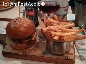 [P07] Burger-ul meu » foto by Mika
 - 
<span class="allrVoted glyphicon glyphicon-heart hidden" id="av1071430"></span>
<a class="m-l-10 hidden" id="sv1071430" onclick="voting_Foto_DelVot(,1071430,4083)" role="button">șterge vot <span class="glyphicon glyphicon-remove"></span></a>
<a id="v91071430" class=" c-red"  onclick="voting_Foto_SetVot(1071430)" role="button"><span class="glyphicon glyphicon-heart-empty"></span> <b>LIKE</b> = Votează poza</a> <img class="hidden"  id="f1071430W9" src="/imagini/loader.gif" border="0" /><span class="AjErrMes hidden" id="e1071430ErM"></span>