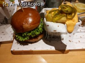 [P05] Nu Știu Ce Burger + cartofi cheddar jalapeno » foto by Lale
 - 
<span class="allrVoted glyphicon glyphicon-heart hidden" id="av843619"></span>
<a class="m-l-10 hidden" id="sv843619" onclick="voting_Foto_DelVot(,843619,4083)" role="button">șterge vot <span class="glyphicon glyphicon-remove"></span></a>
<a id="v9843619" class=" c-red"  onclick="voting_Foto_SetVot(843619)" role="button"><span class="glyphicon glyphicon-heart-empty"></span> <b>LIKE</b> = Votează poza</a> <img class="hidden"  id="f843619W9" src="/imagini/loader.gif" border="0" /><span class="AjErrMes hidden" id="e843619ErM"></span>