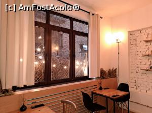 [P08] 8. Prima sală, cu mobilier simplu și fereastră mare. » foto by doinafil
 - 
<span class="allrVoted glyphicon glyphicon-heart hidden" id="av1347773"></span>
<a class="m-l-10 hidden" id="sv1347773" onclick="voting_Foto_DelVot(,1347773,4083)" role="button">șterge vot <span class="glyphicon glyphicon-remove"></span></a>
<a id="v91347773" class=" c-red"  onclick="voting_Foto_SetVot(1347773)" role="button"><span class="glyphicon glyphicon-heart-empty"></span> <b>LIKE</b> = Votează poza</a> <img class="hidden"  id="f1347773W9" src="/imagini/loader.gif" border="0" /><span class="AjErrMes hidden" id="e1347773ErM"></span>