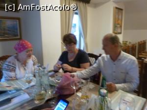 [P21] 19. Camy înșiră mărgele pentru o brățară care a ajuns la Zozo. Anilu și Cristi vor să-i fure secretul.  » foto by doinafil
 - 
<span class="allrVoted glyphicon glyphicon-heart hidden" id="av975652"></span>
<a class="m-l-10 hidden" id="sv975652" onclick="voting_Foto_DelVot(,975652,4083)" role="button">șterge vot <span class="glyphicon glyphicon-remove"></span></a>
<a id="v9975652" class=" c-red"  onclick="voting_Foto_SetVot(975652)" role="button"><span class="glyphicon glyphicon-heart-empty"></span> <b>LIKE</b> = Votează poza</a> <img class="hidden"  id="f975652W9" src="/imagini/loader.gif" border="0" /><span class="AjErrMes hidden" id="e975652ErM"></span>