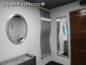 [P46] 43. Oglinzi și radiator, în toaleta fetelor.  » foto by doinafil
 - 
<span class="allrVoted glyphicon glyphicon-heart hidden" id="av975685"></span>
<a class="m-l-10 hidden" id="sv975685" onclick="voting_Foto_DelVot(,975685,4083)" role="button">șterge vot <span class="glyphicon glyphicon-remove"></span></a>
<a id="v9975685" class=" c-red"  onclick="voting_Foto_SetVot(975685)" role="button"><span class="glyphicon glyphicon-heart-empty"></span> <b>LIKE</b> = Votează poza</a> <img class="hidden"  id="f975685W9" src="/imagini/loader.gif" border="0" /><span class="AjErrMes hidden" id="e975685ErM"></span>