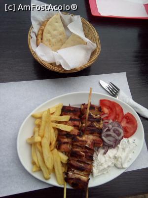 [P30] Gyros Thessalonikis - B-dul Iuliu Maniu, Bucuresti » foto by danaeldreny*
 - 
<span class="allrVoted glyphicon glyphicon-heart hidden" id="av848396"></span>
<a class="m-l-10 hidden" id="sv848396" onclick="voting_Foto_DelVot(,848396,4083)" role="button">șterge vot <span class="glyphicon glyphicon-remove"></span></a>
<a id="v9848396" class=" c-red"  onclick="voting_Foto_SetVot(848396)" role="button"><span class="glyphicon glyphicon-heart-empty"></span> <b>LIKE</b> = Votează poza</a> <img class="hidden"  id="f848396W9" src="/imagini/loader.gif" border="0" /><span class="AjErrMes hidden" id="e848396ErM"></span>