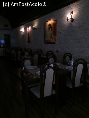 [P19] Prin restaurant » foto by krisstinna <span class="label label-default labelC_thin small">NEVOTABILĂ</span>