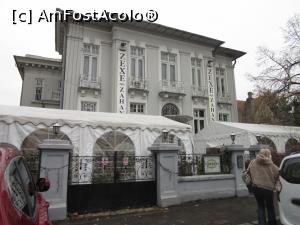 [P01] Clădirea în care se află restaurantul Zexe » foto by Michi
 - 
<span class="allrVoted glyphicon glyphicon-heart hidden" id="av1268160"></span>
<a class="m-l-10 hidden" id="sv1268160" onclick="voting_Foto_DelVot(,1268160,4083)" role="button">șterge vot <span class="glyphicon glyphicon-remove"></span></a>
<a id="v91268160" class=" c-red"  onclick="voting_Foto_SetVot(1268160)" role="button"><span class="glyphicon glyphicon-heart-empty"></span> <b>LIKE</b> = Votează poza</a> <img class="hidden"  id="f1268160W9" src="/imagini/loader.gif" border="0" /><span class="AjErrMes hidden" id="e1268160ErM"></span>