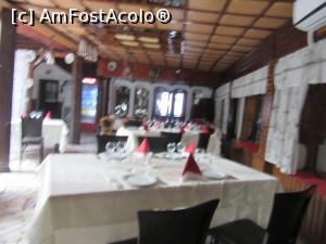 [P19] Salonul în care se pregătea un eveniment » foto by Michi
 - 
<span class="allrVoted glyphicon glyphicon-heart hidden" id="av892934"></span>
<a class="m-l-10 hidden" id="sv892934" onclick="voting_Foto_DelVot(,892934,4083)" role="button">șterge vot <span class="glyphicon glyphicon-remove"></span></a>
<a id="v9892934" class=" c-red"  onclick="voting_Foto_SetVot(892934)" role="button"><span class="glyphicon glyphicon-heart-empty"></span> <b>LIKE</b> = Votează poza</a> <img class="hidden"  id="f892934W9" src="/imagini/loader.gif" border="0" /><span class="AjErrMes hidden" id="e892934ErM"></span>