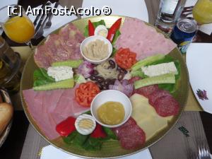 [P03] Platou rece - Restaurant Shorley, București.  » foto by tata123 🔱
 - 
<span class="allrVoted glyphicon glyphicon-heart hidden" id="av847889"></span>
<a class="m-l-10 hidden" id="sv847889" onclick="voting_Foto_DelVot(,847889,4083)" role="button">șterge vot <span class="glyphicon glyphicon-remove"></span></a>
<a id="v9847889" class=" c-red"  onclick="voting_Foto_SetVot(847889)" role="button"><span class="glyphicon glyphicon-heart-empty"></span> <b>LIKE</b> = Votează poza</a> <img class="hidden"  id="f847889W9" src="/imagini/loader.gif" border="0" /><span class="AjErrMes hidden" id="e847889ErM"></span>