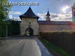 [P20] Intrarea la Mănăstirea Suceviţa » foto by Marius 72
 - 
<span class="allrVoted glyphicon glyphicon-heart hidden" id="av1494967"></span>
<a class="m-l-10 hidden" id="sv1494967" onclick="voting_Foto_DelVot(,1494967,4091)" role="button">șterge vot <span class="glyphicon glyphicon-remove"></span></a>
<a id="v91494967" class=" c-red"  onclick="voting_Foto_SetVot(1494967)" role="button"><span class="glyphicon glyphicon-heart-empty"></span> <b>LIKE</b> = Votează poza</a> <img class="hidden"  id="f1494967W9" src="/imagini/loader.gif" border="0" /><span class="AjErrMes hidden" id="e1494967ErM"></span>