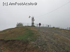 [P04] Dealul pe care e amplasată crucea de piatră » foto by Michi
 - 
<span class="allrVoted glyphicon glyphicon-heart hidden" id="av1297684"></span>
<a class="m-l-10 hidden" id="sv1297684" onclick="voting_Foto_DelVot(,1297684,4099)" role="button">șterge vot <span class="glyphicon glyphicon-remove"></span></a>
<a id="v91297684" class=" c-red"  onclick="voting_Foto_SetVot(1297684)" role="button"><span class="glyphicon glyphicon-heart-empty"></span> <b>LIKE</b> = Votează poza</a> <img class="hidden"  id="f1297684W9" src="/imagini/loader.gif" border="0" /><span class="AjErrMes hidden" id="e1297684ErM"></span>
