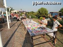 [P50] făceau bazar cre k pentru irlandezi şi scoţieni, preturi exorbitante şi toate în pounds » foto by Suffisant
 - 
<span class="allrVoted glyphicon glyphicon-heart hidden" id="av343685"></span>
<a class="m-l-10 hidden" id="sv343685" onclick="voting_Foto_DelVot(,343685,4114)" role="button">șterge vot <span class="glyphicon glyphicon-remove"></span></a>
<a id="v9343685" class=" c-red"  onclick="voting_Foto_SetVot(343685)" role="button"><span class="glyphicon glyphicon-heart-empty"></span> <b>LIKE</b> = Votează poza</a> <img class="hidden"  id="f343685W9" src="/imagini/loader.gif" border="0" /><span class="AjErrMes hidden" id="e343685ErM"></span>
