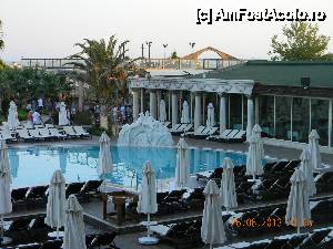 [P07] O parte din complex. Piscina si restaurantul principal » foto by mihaamelea
 - 
<span class="allrVoted glyphicon glyphicon-heart hidden" id="av441000"></span>
<a class="m-l-10 hidden" id="sv441000" onclick="voting_Foto_DelVot(,441000,4114)" role="button">șterge vot <span class="glyphicon glyphicon-remove"></span></a>
<a id="v9441000" class=" c-red"  onclick="voting_Foto_SetVot(441000)" role="button"><span class="glyphicon glyphicon-heart-empty"></span> <b>LIKE</b> = Votează poza</a> <img class="hidden"  id="f441000W9" src="/imagini/loader.gif" border="0" /><span class="AjErrMes hidden" id="e441000ErM"></span>