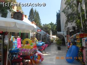 [P16] O „stradă” din resort, cu magazine » foto by Rodel
 - 
<span class="allrVoted glyphicon glyphicon-heart hidden" id="av798566"></span>
<a class="m-l-10 hidden" id="sv798566" onclick="voting_Foto_DelVot(,798566,4159)" role="button">șterge vot <span class="glyphicon glyphicon-remove"></span></a>
<a id="v9798566" class=" c-red"  onclick="voting_Foto_SetVot(798566)" role="button"><span class="glyphicon glyphicon-heart-empty"></span> <b>LIKE</b> = Votează poza</a> <img class="hidden"  id="f798566W9" src="/imagini/loader.gif" border="0" /><span class="AjErrMes hidden" id="e798566ErM"></span>