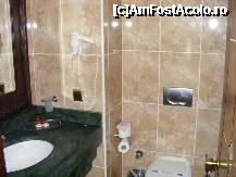 [P05] Club Hotel Sera - baie camera Elegance » foto by Andox
 - 
<span class="allrVoted glyphicon glyphicon-heart hidden" id="av242956"></span>
<a class="m-l-10 hidden" id="sv242956" onclick="voting_Foto_DelVot(,242956,4159)" role="button">șterge vot <span class="glyphicon glyphicon-remove"></span></a>
<a id="v9242956" class=" c-red"  onclick="voting_Foto_SetVot(242956)" role="button"><span class="glyphicon glyphicon-heart-empty"></span> <b>LIKE</b> = Votează poza</a> <img class="hidden"  id="f242956W9" src="/imagini/loader.gif" border="0" /><span class="AjErrMes hidden" id="e242956ErM"></span>