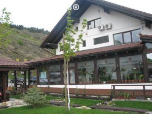 [P01] Taverna Sarbului Drobeta Turnu Severin » foto by mishu
 - 
<span class="allrVoted glyphicon glyphicon-heart hidden" id="av709070"></span>
<a class="m-l-10 hidden" id="sv709070" onclick="voting_Foto_DelVot(,709070,4172)" role="button">șterge vot <span class="glyphicon glyphicon-remove"></span></a>
<a id="v9709070" class=" c-red"  onclick="voting_Foto_SetVot(709070)" role="button"><span class="glyphicon glyphicon-heart-empty"></span> <b>LIKE</b> = Votează poza</a> <img class="hidden"  id="f709070W9" src="/imagini/loader.gif" border="0" /><span class="AjErrMes hidden" id="e709070ErM"></span>