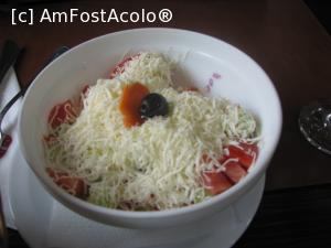 [P10] Taverna Sarbului Drobeta Turnu Severin - salata » foto by mishu
 - 
<span class="allrVoted glyphicon glyphicon-heart hidden" id="av709082"></span>
<a class="m-l-10 hidden" id="sv709082" onclick="voting_Foto_DelVot(,709082,4172)" role="button">șterge vot <span class="glyphicon glyphicon-remove"></span></a>
<a id="v9709082" class=" c-red"  onclick="voting_Foto_SetVot(709082)" role="button"><span class="glyphicon glyphicon-heart-empty"></span> <b>LIKE</b> = Votează poza</a> <img class="hidden"  id="f709082W9" src="/imagini/loader.gif" border="0" /><span class="AjErrMes hidden" id="e709082ErM"></span>