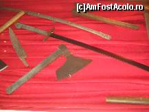 [P11] La etaj e-o expozitie de topoare, sabii si halebarde » foto by dorgo
 - 
<span class="allrVoted glyphicon glyphicon-heart hidden" id="av332133"></span>
<a class="m-l-10 hidden" id="sv332133" onclick="voting_Foto_DelVot(,332133,4175)" role="button">șterge vot <span class="glyphicon glyphicon-remove"></span></a>
<a id="v9332133" class=" c-red"  onclick="voting_Foto_SetVot(332133)" role="button"><span class="glyphicon glyphicon-heart-empty"></span> <b>LIKE</b> = Votează poza</a> <img class="hidden"  id="f332133W9" src="/imagini/loader.gif" border="0" /><span class="AjErrMes hidden" id="e332133ErM"></span>