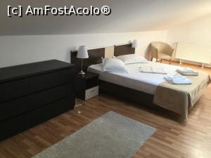 [P12] Hotel Roberto, Slanic Prahova - am ajuns si in dormitor care este mare si se vede si peretele de care dadeam cu capul.  » foto by mishu
 - 
<span class="allrVoted glyphicon glyphicon-heart hidden" id="av903533"></span>
<a class="m-l-10 hidden" id="sv903533" onclick="voting_Foto_DelVot(,903533,4177)" role="button">șterge vot <span class="glyphicon glyphicon-remove"></span></a>
<a id="v9903533" class=" c-red"  onclick="voting_Foto_SetVot(903533)" role="button"><span class="glyphicon glyphicon-heart-empty"></span> <b>LIKE</b> = Votează poza</a> <img class="hidden"  id="f903533W9" src="/imagini/loader.gif" border="0" /><span class="AjErrMes hidden" id="e903533ErM"></span>