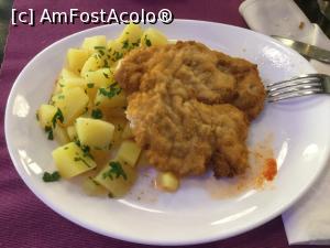 [P37] Hotel Roberto, Slanic Prahova - tot snitel dar atfel de cartofi » foto by mishu
 - 
<span class="allrVoted glyphicon glyphicon-heart hidden" id="av903562"></span>
<a class="m-l-10 hidden" id="sv903562" onclick="voting_Foto_DelVot(,903562,4177)" role="button">șterge vot <span class="glyphicon glyphicon-remove"></span></a>
<a id="v9903562" class=" c-red"  onclick="voting_Foto_SetVot(903562)" role="button"><span class="glyphicon glyphicon-heart-empty"></span> <b>LIKE</b> = Votează poza</a> <img class="hidden"  id="f903562W9" src="/imagini/loader.gif" border="0" /><span class="AjErrMes hidden" id="e903562ErM"></span>