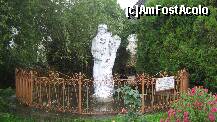 [P04] statuie in curtea manastirii, langa biserica » foto by cristi82d
 - 
<span class="allrVoted glyphicon glyphicon-heart hidden" id="av146869"></span>
<a class="m-l-10 hidden" id="sv146869" onclick="voting_Foto_DelVot(,146869,4183)" role="button">șterge vot <span class="glyphicon glyphicon-remove"></span></a>
<a id="v9146869" class=" c-red"  onclick="voting_Foto_SetVot(146869)" role="button"><span class="glyphicon glyphicon-heart-empty"></span> <b>LIKE</b> = Votează poza</a> <img class="hidden"  id="f146869W9" src="/imagini/loader.gif" border="0" /><span class="AjErrMes hidden" id="e146869ErM"></span>