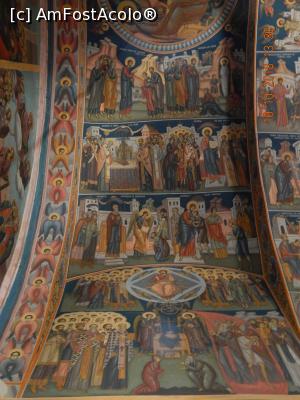 [P10] In interiorul bisericii de la Manastirea Varatec.  » foto by Diaura*
 - 
<span class="allrVoted glyphicon glyphicon-heart hidden" id="av1066592"></span>
<a class="m-l-10 hidden" id="sv1066592" onclick="voting_Foto_DelVot(,1066592,4183)" role="button">șterge vot <span class="glyphicon glyphicon-remove"></span></a>
<a id="v91066592" class=" c-red"  onclick="voting_Foto_SetVot(1066592)" role="button"><span class="glyphicon glyphicon-heart-empty"></span> <b>LIKE</b> = Votează poza</a> <img class="hidden"  id="f1066592W9" src="/imagini/loader.gif" border="0" /><span class="AjErrMes hidden" id="e1066592ErM"></span>