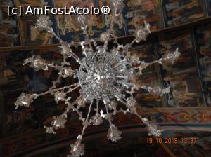 [P11] Candelabrul din biserica Manastirii Varatec.  » foto by Diaura*
 - 
<span class="allrVoted glyphicon glyphicon-heart hidden" id="av1066593"></span>
<a class="m-l-10 hidden" id="sv1066593" onclick="voting_Foto_DelVot(,1066593,4183)" role="button">șterge vot <span class="glyphicon glyphicon-remove"></span></a>
<a id="v91066593" class=" c-red"  onclick="voting_Foto_SetVot(1066593)" role="button"><span class="glyphicon glyphicon-heart-empty"></span> <b>LIKE</b> = Votează poza</a> <img class="hidden"  id="f1066593W9" src="/imagini/loader.gif" border="0" /><span class="AjErrMes hidden" id="e1066593ErM"></span>