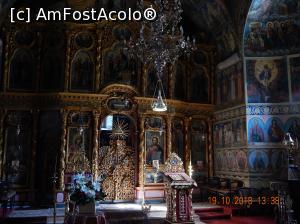 [P12] In interiorul bisericii de la Manastirea Varatec.  » foto by Diaura*
 - 
<span class="allrVoted glyphicon glyphicon-heart hidden" id="av1066594"></span>
<a class="m-l-10 hidden" id="sv1066594" onclick="voting_Foto_DelVot(,1066594,4183)" role="button">șterge vot <span class="glyphicon glyphicon-remove"></span></a>
<a id="v91066594" class=" c-red"  onclick="voting_Foto_SetVot(1066594)" role="button"><span class="glyphicon glyphicon-heart-empty"></span> <b>LIKE</b> = Votează poza</a> <img class="hidden"  id="f1066594W9" src="/imagini/loader.gif" border="0" /><span class="AjErrMes hidden" id="e1066594ErM"></span>