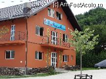 [P01] Intr-adevar aici este pancara cu ,,Pensunea Floarea'' iar pe pliant apare scris complex vilele Floarea *** 
Probabil ca ulterior, dupa ce a construit si celelalte vile cu nume de floare, a schimbat denumirea din pensiune in hotel » foto by dananecula*
 - 
<span class="allrVoted glyphicon glyphicon-heart hidden" id="av241140"></span>
<a class="m-l-10 hidden" id="sv241140" onclick="voting_Foto_DelVot(,241140,4184)" role="button">șterge vot <span class="glyphicon glyphicon-remove"></span></a>
<a id="v9241140" class=" c-red"  onclick="voting_Foto_SetVot(241140)" role="button"><span class="glyphicon glyphicon-heart-empty"></span> <b>LIKE</b> = Votează poza</a> <img class="hidden"  id="f241140W9" src="/imagini/loader.gif" border="0" /><span class="AjErrMes hidden" id="e241140ErM"></span>