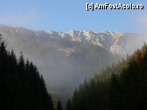 [P24] Ceaţa a început să se rărească, creasta muntelui devenind vizibilă » foto by Claudiu U.
 - 
<span class="allrVoted glyphicon glyphicon-heart hidden" id="av414635"></span>
<a class="m-l-10 hidden" id="sv414635" onclick="voting_Foto_DelVot(,414635,4190)" role="button">șterge vot <span class="glyphicon glyphicon-remove"></span></a>
<a id="v9414635" class=" c-red"  onclick="voting_Foto_SetVot(414635)" role="button"><span class="glyphicon glyphicon-heart-empty"></span> <b>LIKE</b> = Votează poza</a> <img class="hidden"  id="f414635W9" src="/imagini/loader.gif" border="0" /><span class="AjErrMes hidden" id="e414635ErM"></span>