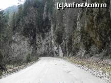 [P01] Zona din Cheile Dîmboviţei unde puteţi parca maşina pentru a urca la Peştera Urşilor. Se vede limpede scara de beton.  » foto by abancor
 - 
<span class="allrVoted glyphicon glyphicon-heart hidden" id="av423613"></span>
<a class="m-l-10 hidden" id="sv423613" onclick="voting_Foto_DelVot(,423613,4190)" role="button">șterge vot <span class="glyphicon glyphicon-remove"></span></a>
<a id="v9423613" class=" c-red"  onclick="voting_Foto_SetVot(423613)" role="button"><span class="glyphicon glyphicon-heart-empty"></span> <b>LIKE</b> = Votează poza</a> <img class="hidden"  id="f423613W9" src="/imagini/loader.gif" border="0" /><span class="AjErrMes hidden" id="e423613ErM"></span>