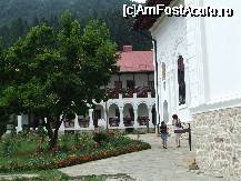 [P05] Manastirea Agapia - chiliile, in dreapta muzeul manastirii, iar in stanga casa memoriala Alexandru Vlahuta » foto by danoradea
 - 
<span class="allrVoted glyphicon glyphicon-heart hidden" id="av34983"></span>
<a class="m-l-10 hidden" id="sv34983" onclick="voting_Foto_DelVot(,34983,4213)" role="button">șterge vot <span class="glyphicon glyphicon-remove"></span></a>
<a id="v934983" class=" c-red"  onclick="voting_Foto_SetVot(34983)" role="button"><span class="glyphicon glyphicon-heart-empty"></span> <b>LIKE</b> = Votează poza</a> <img class="hidden"  id="f34983W9" src="/imagini/loader.gif" border="0" /><span class="AjErrMes hidden" id="e34983ErM"></span>