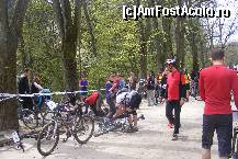[P06] Cursa se apropia de final. Se facea inventarul problemelor aparute la biciclete, dar se faceau si bilanturi ale cursei. » foto by IUBONI
 - 
<span class="allrVoted glyphicon glyphicon-heart hidden" id="av94075"></span>
<a class="m-l-10 hidden" id="sv94075" onclick="voting_Foto_DelVot(,94075,4219)" role="button">șterge vot <span class="glyphicon glyphicon-remove"></span></a>
<a id="v994075" class=" c-red"  onclick="voting_Foto_SetVot(94075)" role="button"><span class="glyphicon glyphicon-heart-empty"></span> <b>LIKE</b> = Votează poza</a> <img class="hidden"  id="f94075W9" src="/imagini/loader.gif" border="0" /><span class="AjErrMes hidden" id="e94075ErM"></span>