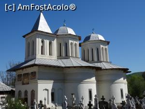 [P20] Lângă culă se află ctitoria boierilor Drugănescu: Biserica„Sf. Treime” - Retevoiești.  » foto by tata123 🔱
 - 
<span class="allrVoted glyphicon glyphicon-heart hidden" id="av976804"></span>
<a class="m-l-10 hidden" id="sv976804" onclick="voting_Foto_DelVot(,976804,4219)" role="button">șterge vot <span class="glyphicon glyphicon-remove"></span></a>
<a id="v9976804" class=" c-red"  onclick="voting_Foto_SetVot(976804)" role="button"><span class="glyphicon glyphicon-heart-empty"></span> <b>LIKE</b> = Votează poza</a> <img class="hidden"  id="f976804W9" src="/imagini/loader.gif" border="0" /><span class="AjErrMes hidden" id="e976804ErM"></span>