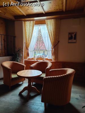 [P08] Hotel Mercure Binderbubi; un colț în lobby » foto by crismis
 - 
<span class="allrVoted glyphicon glyphicon-heart hidden" id="av1478972"></span>
<a class="m-l-10 hidden" id="sv1478972" onclick="voting_Foto_DelVot(,1478972,4223)" role="button">șterge vot <span class="glyphicon glyphicon-remove"></span></a>
<a id="v91478972" class=" c-red"  onclick="voting_Foto_SetVot(1478972)" role="button"><span class="glyphicon glyphicon-heart-empty"></span> <b>LIKE</b> = Votează poza</a> <img class="hidden"  id="f1478972W9" src="/imagini/loader.gif" border="0" /><span class="AjErrMes hidden" id="e1478972ErM"></span>