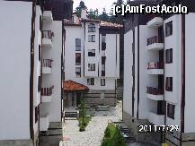 [P13] 3 din cele 5 blocuri, au ceva spatiu verde, cam firav dar existent.
Am avut senzatia ca desi nu e ful sezon totusi se ocupa de curatenia complexului, spatiile aratand destul de ok. » foto by roth
 - 
<span class="allrVoted glyphicon glyphicon-heart hidden" id="av254802"></span>
<a class="m-l-10 hidden" id="sv254802" onclick="voting_Foto_DelVot(,254802,4253)" role="button">șterge vot <span class="glyphicon glyphicon-remove"></span></a>
<a id="v9254802" class=" c-red"  onclick="voting_Foto_SetVot(254802)" role="button"><span class="glyphicon glyphicon-heart-empty"></span> <b>LIKE</b> = Votează poza</a> <img class="hidden"  id="f254802W9" src="/imagini/loader.gif" border="0" /><span class="AjErrMes hidden" id="e254802ErM"></span>