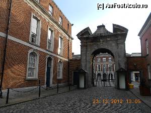 [P19] Dublin - intrarea in Dublin Calstle » foto by Diaura*
 - 
<span class="allrVoted glyphicon glyphicon-heart hidden" id="av393289"></span>
<a class="m-l-10 hidden" id="sv393289" onclick="voting_Foto_DelVot(,393289,4261)" role="button">șterge vot <span class="glyphicon glyphicon-remove"></span></a>
<a id="v9393289" class=" c-red"  onclick="voting_Foto_SetVot(393289)" role="button"><span class="glyphicon glyphicon-heart-empty"></span> <b>LIKE</b> = Votează poza</a> <img class="hidden"  id="f393289W9" src="/imagini/loader.gif" border="0" /><span class="AjErrMes hidden" id="e393289ErM"></span>