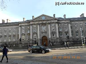 [P01] Dublin - Trinity College, intrarea din College str.  » foto by Diaura*
 - 
<span class="allrVoted glyphicon glyphicon-heart hidden" id="av395442"></span>
<a class="m-l-10 hidden" id="sv395442" onclick="voting_Foto_DelVot(,395442,4261)" role="button">șterge vot <span class="glyphicon glyphicon-remove"></span></a>
<a id="v9395442" class=" c-red"  onclick="voting_Foto_SetVot(395442)" role="button"><span class="glyphicon glyphicon-heart-empty"></span> <b>LIKE</b> = Votează poza</a> <img class="hidden"  id="f395442W9" src="/imagini/loader.gif" border="0" /><span class="AjErrMes hidden" id="e395442ErM"></span>