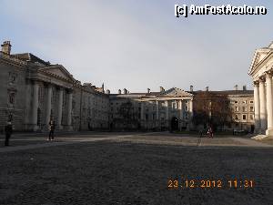 [P13] Dublin - Trinity College, una din curtile interioare.  » foto by Diaura*
 - 
<span class="allrVoted glyphicon glyphicon-heart hidden" id="av395454"></span>
<a class="m-l-10 hidden" id="sv395454" onclick="voting_Foto_DelVot(,395454,4261)" role="button">șterge vot <span class="glyphicon glyphicon-remove"></span></a>
<a id="v9395454" class=" c-red"  onclick="voting_Foto_SetVot(395454)" role="button"><span class="glyphicon glyphicon-heart-empty"></span> <b>LIKE</b> = Votează poza</a> <img class="hidden"  id="f395454W9" src="/imagini/loader.gif" border="0" /><span class="AjErrMes hidden" id="e395454ErM"></span>
