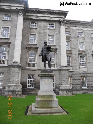 [P04] Dublin - Trinity College, statuia lui Oliver Goldsmith » foto by Diaura*
 - 
<span class="allrVoted glyphicon glyphicon-heart hidden" id="av395445"></span>
<a class="m-l-10 hidden" id="sv395445" onclick="voting_Foto_DelVot(,395445,4261)" role="button">șterge vot <span class="glyphicon glyphicon-remove"></span></a>
<a id="v9395445" class=" c-red"  onclick="voting_Foto_SetVot(395445)" role="button"><span class="glyphicon glyphicon-heart-empty"></span> <b>LIKE</b> = Votează poza</a> <img class="hidden"  id="f395445W9" src="/imagini/loader.gif" border="0" /><span class="AjErrMes hidden" id="e395445ErM"></span>