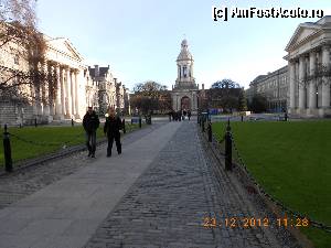 [P06] Dublin - Trinity College, in capatul aleii este Campanille » foto by Diaura*
 - 
<span class="allrVoted glyphicon glyphicon-heart hidden" id="av395447"></span>
<a class="m-l-10 hidden" id="sv395447" onclick="voting_Foto_DelVot(,395447,4261)" role="button">șterge vot <span class="glyphicon glyphicon-remove"></span></a>
<a id="v9395447" class=" c-red"  onclick="voting_Foto_SetVot(395447)" role="button"><span class="glyphicon glyphicon-heart-empty"></span> <b>LIKE</b> = Votează poza</a> <img class="hidden"  id="f395447W9" src="/imagini/loader.gif" border="0" /><span class="AjErrMes hidden" id="e395447ErM"></span>