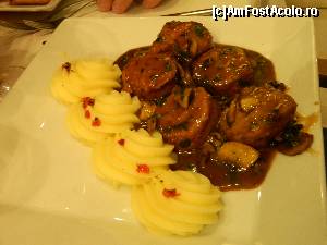 [P05] Medalion de porc cu 'smashed potatoesL la Victoria » foto by Maria V.
 - 
<span class="allrVoted glyphicon glyphicon-heart hidden" id="av599152"></span>
<a class="m-l-10 hidden" id="sv599152" onclick="voting_Foto_DelVot(,599152,4279)" role="button">șterge vot <span class="glyphicon glyphicon-remove"></span></a>
<a id="v9599152" class=" c-red"  onclick="voting_Foto_SetVot(599152)" role="button"><span class="glyphicon glyphicon-heart-empty"></span> <b>LIKE</b> = Votează poza</a> <img class="hidden"  id="f599152W9" src="/imagini/loader.gif" border="0" /><span class="AjErrMes hidden" id="e599152ErM"></span>