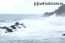[P18] Turbatul Ocean Atlantic, in acele zile a facut imposibila iesirea in larg in jurul insulei Madeira. » foto by ARA
 - 
<span class="allrVoted glyphicon glyphicon-heart hidden" id="av76790"></span>
<a class="m-l-10 hidden" id="sv76790" onclick="voting_Foto_DelVot(,76790,4289)" role="button">șterge vot <span class="glyphicon glyphicon-remove"></span></a>
<a id="v976790" class=" c-red"  onclick="voting_Foto_SetVot(76790)" role="button"><span class="glyphicon glyphicon-heart-empty"></span> <b>LIKE</b> = Votează poza</a> <img class="hidden"  id="f76790W9" src="/imagini/loader.gif" border="0" /><span class="AjErrMes hidden" id="e76790ErM"></span>