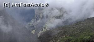 [P83] Zona din preajma Pico de Arieiro, învăluită în ceață. Soarele răzbate printre fuioarele de ceață » foto by irinad
 - 
<span class="allrVoted glyphicon glyphicon-heart hidden" id="av1501299"></span>
<a class="m-l-10 hidden" id="sv1501299" onclick="voting_Foto_DelVot(,1501299,4289)" role="button">șterge vot <span class="glyphicon glyphicon-remove"></span></a>
<a id="v91501299" class=" c-red"  onclick="voting_Foto_SetVot(1501299)" role="button"><span class="glyphicon glyphicon-heart-empty"></span> <b>LIKE</b> = Votează poza</a> <img class="hidden"  id="f1501299W9" src="/imagini/loader.gif" border="0" /><span class="AjErrMes hidden" id="e1501299ErM"></span>