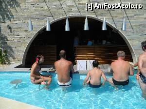 [P08] poti servi bauturile stand pe scaunele din piscina » foto by danadima
 - 
<span class="allrVoted glyphicon glyphicon-heart hidden" id="av357240"></span>
<a class="m-l-10 hidden" id="sv357240" onclick="voting_Foto_DelVot(,357240,4294)" role="button">șterge vot <span class="glyphicon glyphicon-remove"></span></a>
<a id="v9357240" class=" c-red"  onclick="voting_Foto_SetVot(357240)" role="button"><span class="glyphicon glyphicon-heart-empty"></span> <b>LIKE</b> = Votează poza</a> <img class="hidden"  id="f357240W9" src="/imagini/loader.gif" border="0" /><span class="AjErrMes hidden" id="e357240ErM"></span>