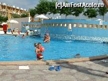 [P12] o alta parte a piscinei. Ceea ce pare o cladire cu multe geamuri micute, este de fapt piscina pentru copii mici, foarte spatioasa si ea. » foto by karinastanciu
 - 
<span class="allrVoted glyphicon glyphicon-heart hidden" id="av66348"></span>
<a class="m-l-10 hidden" id="sv66348" onclick="voting_Foto_DelVot(,66348,4294)" role="button">șterge vot <span class="glyphicon glyphicon-remove"></span></a>
<a id="v966348" class=" c-red"  onclick="voting_Foto_SetVot(66348)" role="button"><span class="glyphicon glyphicon-heart-empty"></span> <b>LIKE</b> = Votează poza</a> <img class="hidden"  id="f66348W9" src="/imagini/loader.gif" border="0" /><span class="AjErrMes hidden" id="e66348ErM"></span>