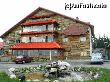 [P05] În faţa cabanei susură o fântână arteziană alimentată (cred) de la un izvor » foto by Costi
 - 
<span class="allrVoted glyphicon glyphicon-heart hidden" id="av117640"></span>
<a class="m-l-10 hidden" id="sv117640" onclick="voting_Foto_DelVot(,117640,4302)" role="button">șterge vot <span class="glyphicon glyphicon-remove"></span></a>
<a id="v9117640" class=" c-red"  onclick="voting_Foto_SetVot(117640)" role="button"><span class="glyphicon glyphicon-heart-empty"></span> <b>LIKE</b> = Votează poza</a> <img class="hidden"  id="f117640W9" src="/imagini/loader.gif" border="0" /><span class="AjErrMes hidden" id="e117640ErM"></span>
