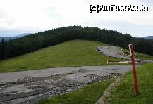 [P06] În apropiere de cabană se mai văd încă urme din asfaltul şoselei. Mai jos, nu se mai vede aproape deloc. » foto by Costi
 - 
<span class="allrVoted glyphicon glyphicon-heart hidden" id="av117642"></span>
<a class="m-l-10 hidden" id="sv117642" onclick="voting_Foto_DelVot(,117642,4302)" role="button">șterge vot <span class="glyphicon glyphicon-remove"></span></a>
<a id="v9117642" class=" c-red"  onclick="voting_Foto_SetVot(117642)" role="button"><span class="glyphicon glyphicon-heart-empty"></span> <b>LIKE</b> = Votează poza</a> <img class="hidden"  id="f117642W9" src="/imagini/loader.gif" border="0" /><span class="AjErrMes hidden" id="e117642ErM"></span>